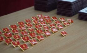 ЦИК прекратил полномочия ряда депутатов местных кенешей и передала мандаты новым кандидатам. Фамилии