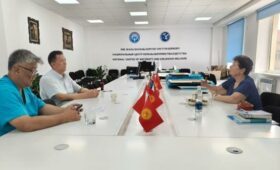 Специалист из России обучает врачей и консультирует пациентов с онкологией в Бишкеке