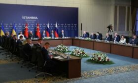 Россия и Украина провели третий раунд переговоров в Стамбуле