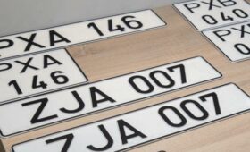 В КР до 1 октября нужно легализовать авто с зарубежными номерами