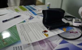 Врач рассказала, как обезопасить себя от давления и инфаркта из-за жары