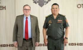 Министр обороны КР Руслан Мукамбетов встретился с Послом США Лесли Вигери