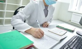 В Минздраве рассказали, на сколько увеличена зарплата медсестер и водителей скорой