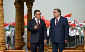 Садыр Жапаров прибыл с государственным визитом в Таджикистан