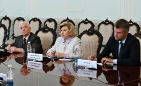 Вице-спикер ЖК и уполномоченный по правам человека в РФ обсудили положение трудовых мигрантов и их семей