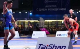 Акжол Махмудов уступил Нао Кусаке в контрольной схватке на сборах в Японии