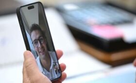 Глава Кабмина поздравил по телефону пловца Дениса Петрашова с завоеванием бронзовой медали на чемпионате мира