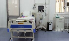 Врач предупреждает о риске всплеска инфекции, особенно опасной для малышей. Интервью