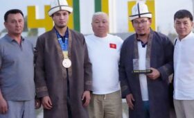 Как в Бишкеке встретили призера Кубка мира Нурадина Рустамбек уулу. Фото