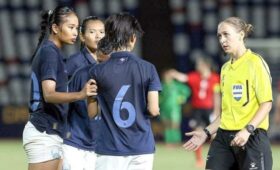 Судьи из Кыргызстана работают на отборе женского Кубка Азии-2026 в Камбодже