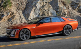 Спортседан Cadillac CT5-V Blackwing обрёл роскошную версию с ручной сборкой