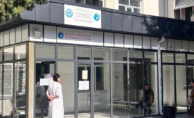 В Бишкеке родилась тройня: девочки и мальчик весом 2,7 кг, 2,8 кг и 2,05 кг