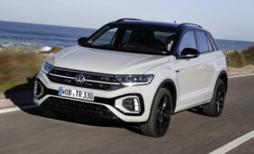 Кроссовер Volkswagen T-Roc нового поколения готовится к дебюту: первое официальное фото
