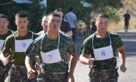 Военнослужащие Департамента охраны и конвоя померились силами в троеборье