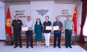 В Бишкеке наградили ветеранов за участие в освобождении Китая