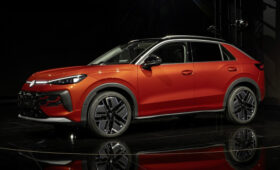 Volkswagen рассекретил кроссовер T-Roc нового поколения, цена известна