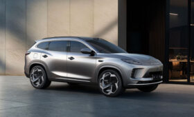 Кроссовер Exeed Sterra E05 на базе Exeed TXL показал свой интерьер: три экрана вместо табло