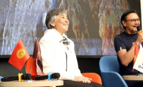 Альпинистка Асель Байбагышева получила титул «Снежный барс»