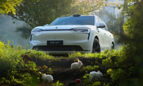 Большой кроссовер AITO M7 второго поколения показался на новых официальных снимках