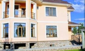 В КР владельцев больших домов хотят обязать платить больше налогов