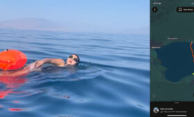 Бывший вице-премьер Эркин Асрандиев с 12-летней дочерью Сезим переплыл Иссык-Куль в эстафете