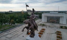 В Бишкеке состоялось торжественное открытие нового монумента Айкол Манасу