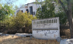 В селе Петровка более 20 лет пустует заброшенная больница