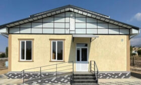 В селе Кен-Талаа Лейлекского района ввели в эксплуатацию новый спорткомплекс