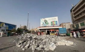 В Мазари-Шарифе снесли памятник Алишеру Навои