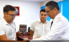 Бообек Ажикеев отметил работников МЧС за героический поступок