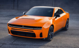 На американский рынок выходит новый бензиновый Dodge Charger