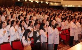 Садыр Жапаров подписал указ о введении государственной монополии на подготовку медиков