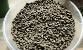 Удобрение из овечьей шерсти разрыхляет почву и удерживает влагу