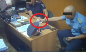 В кабинете начальника охраны МВД нашли валюту и миллионы сомов