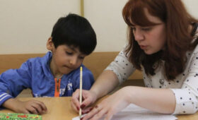 К детям мигрантов, не прошедшим тестирование в школе, может нагрянуть опека