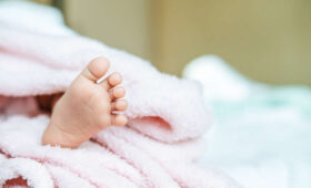 В Бишкеке женщина из-за пробки родила прямо в дороге