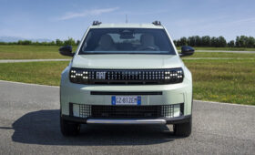 У Fiat Grande Panda появилась новая версия: бензиновый мотор и механическая коробка