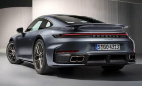 Обновлённый Porsche 911 Turbo S: гибридные 711 л.с., масса 1740 кг и 2,5 с до «сотни»
