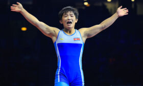 Чемпионат мира: Северокореянка отпраздновала победу в стиле Роналду, обнимала судей и помогала соперницам