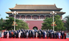 Лидеры стран ШОС сделали групповое фото перед парадом