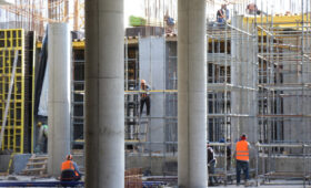 Строительство стадиона «Бишкек Арена» завершено наполовину, скоро начнут устанавливать крышу, — Управделами президента