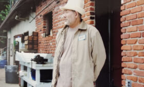 Скончался известный журналист и научный деятель Үсөн Касыбеков