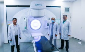 В Центре онкологии и гематологии возобновили работу линейных ускорителей