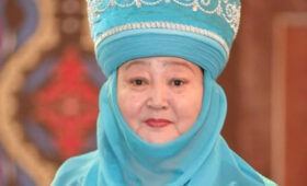 Поэтесса Менди Мамазаирова посвятила поэму мэру Оша Женишбеку Токторбаеву