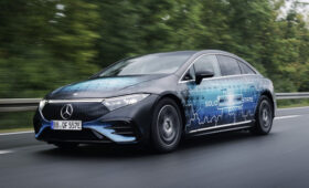 У Mercedes-Benz EQS подрастёт запас хода: марка тестирует новую твердотельную батарею