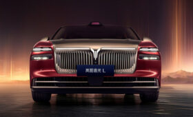 Роскошный полноприводный седан Voyah Passion L показался на новых официальных фото