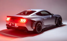 Ford Mustang RTR Spec 5: карбоновый обвес в стиле киберпанк, 882 л.с., можно выбрать МКП