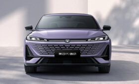 Changan Eado, он же Lamore или Uni-L: седан с новым салоном доступен сразу со скидками