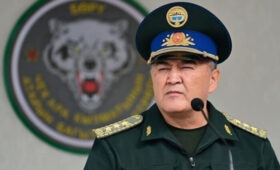 «Вечерний Бишкек» поздравляет Камчыбека Ташиева с днем рождения