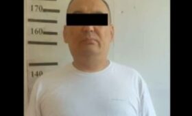 ГКНБ задержан судья Ошского горсуда, который сжег деньги в уборной